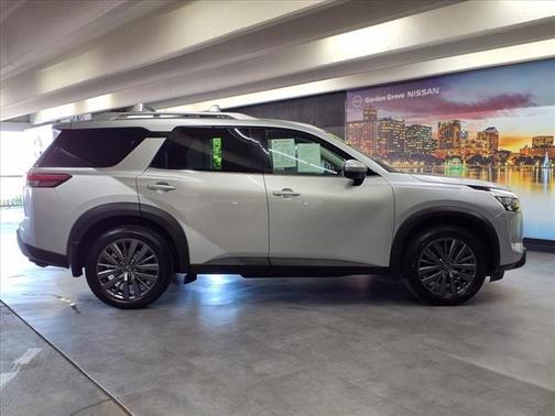 2022 Nissan Pathfinder SL 2WD