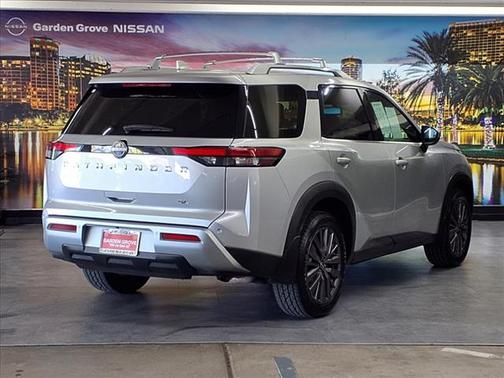2022 Nissan Pathfinder SL 2WD