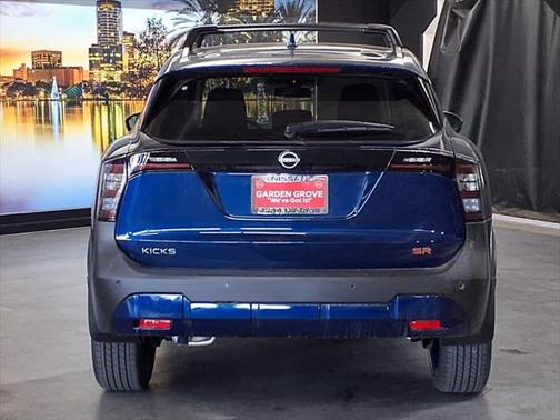 2025 Nissan Kicks SR