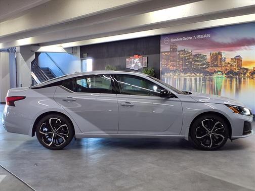 2025 Nissan Altima SR FWD