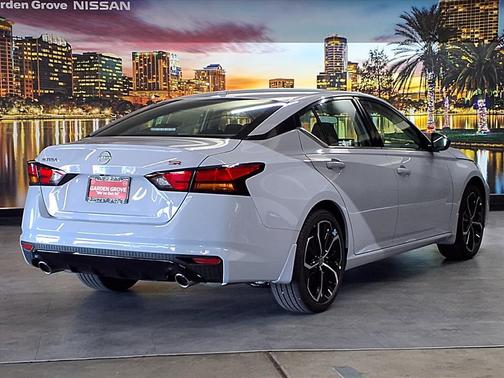 2025 Nissan Altima SR FWD