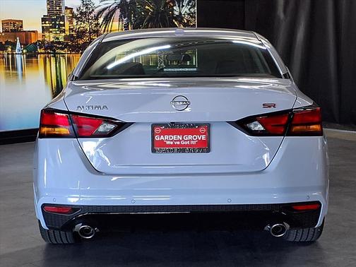 2025 Nissan Altima SR FWD