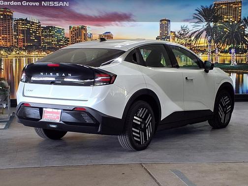 Everest White Pearl Tricoat 2026 Nissan Leaf SV+