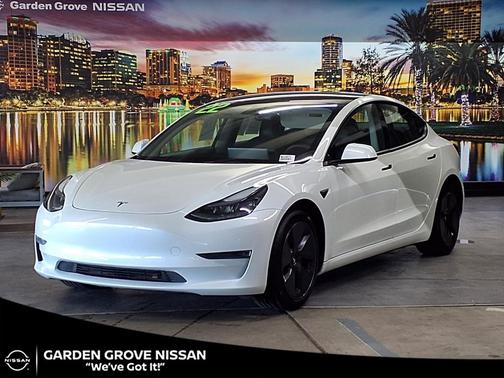 Pearl White Multi-Coat 2022 Tesla Model 3 Standard Range