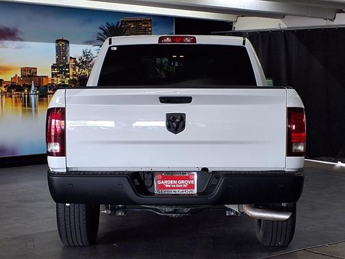 Bright White Clearcoat 2024 RAM 1500 Classic Warlock Crew Cab 4x2 5'7' Box