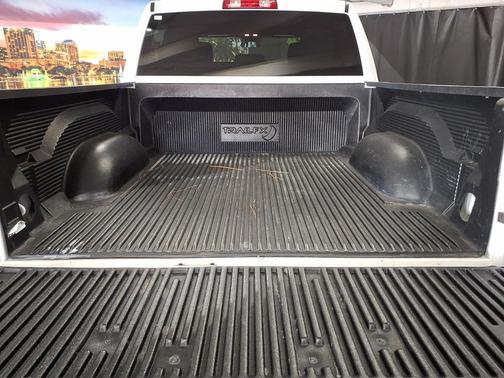 Bright White Clearcoat 2024 RAM 1500 Classic Warlock Crew Cab 4x2 5'7' Box