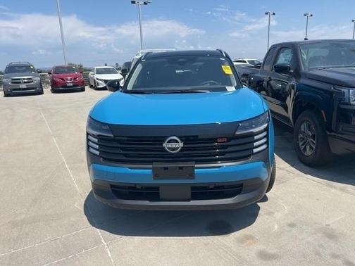 2025 Nissan Kicks SR