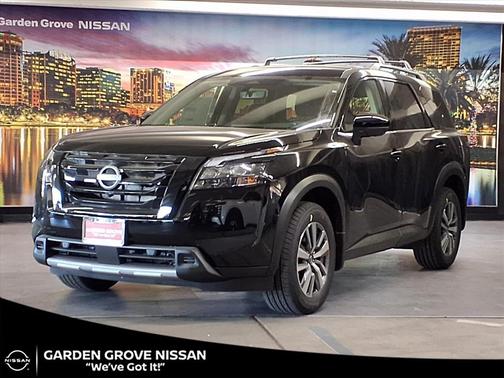 2025 Nissan Pathfinder SL FWD