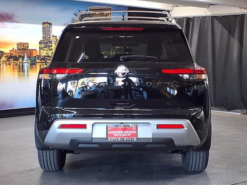 2025 Nissan Pathfinder SL FWD