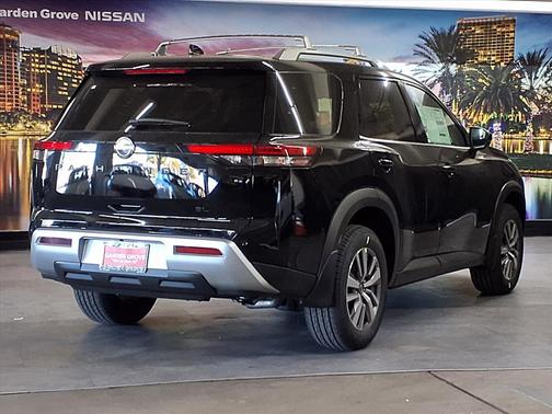 2025 Nissan Pathfinder SL FWD