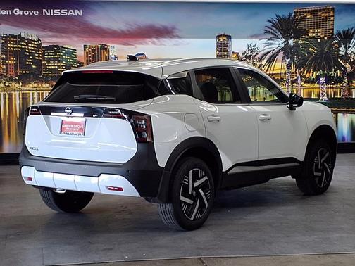 Fresh Powder 2026 Nissan Kicks SV
