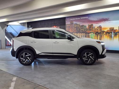 Fresh Powder 2026 Nissan Kicks SV