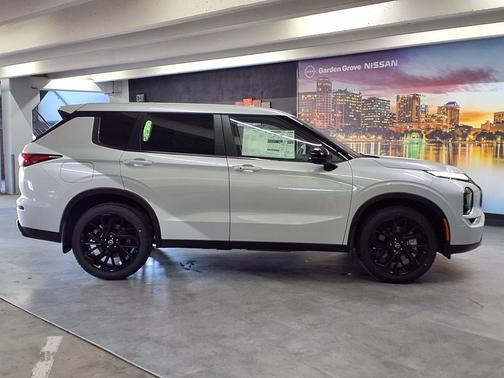 Alpine Frost 2026 Nissan Rogue SL