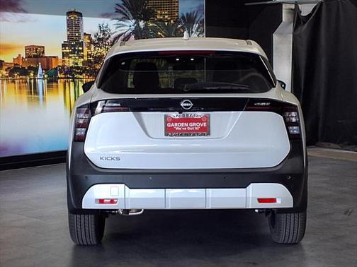 2025 Nissan Kicks SV