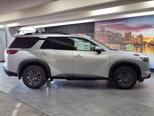 2025 Nissan Pathfinder SV FWD
