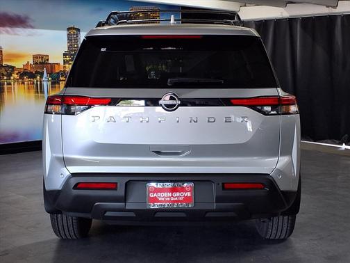 2025 Nissan Pathfinder SV FWD