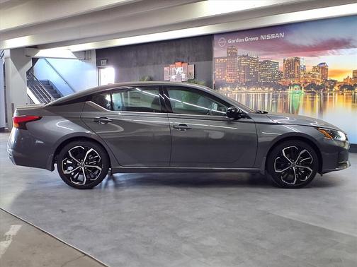 2025 Nissan Altima SR FWD