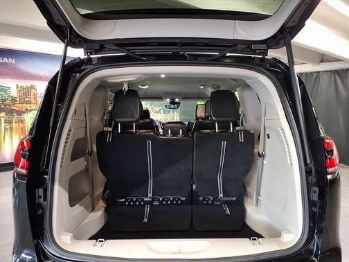 Diamond Black Crystal Pearlcoat 2024 Chrysler Pacifica Touring L