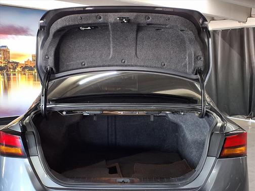 2022 Nissan Altima SR FWD