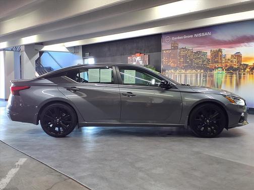 2022 Nissan Altima SR FWD