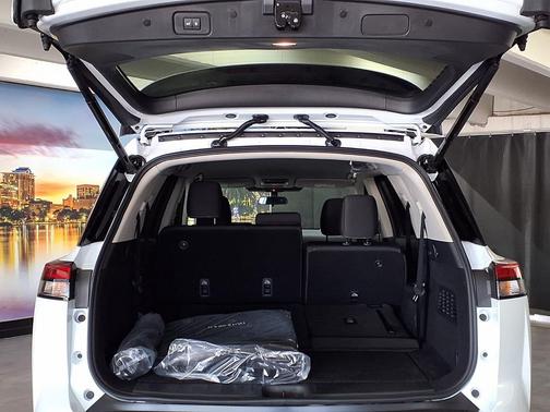Everest White Pearl Tricoat 2026 Nissan Pathfinder SV