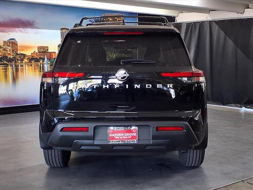 2025 Nissan Pathfinder SV FWD