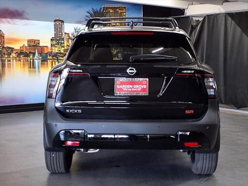 2025 Nissan Kicks SR
