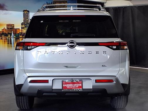 2025 Nissan Pathfinder SL FWD