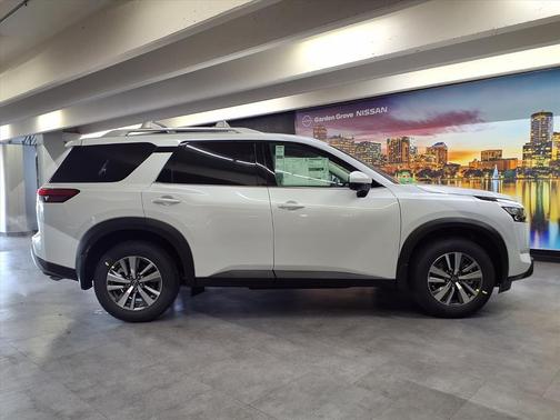 2025 Nissan Pathfinder SL FWD