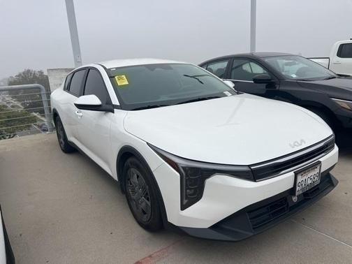 2025 Kia K4 LX