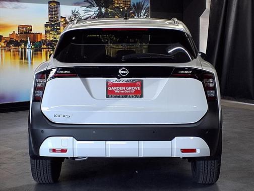 2026 Nissan Kicks SV