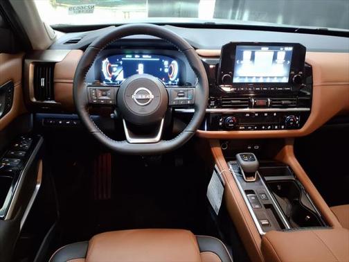 2025 Nissan Pathfinder Platinum FWD