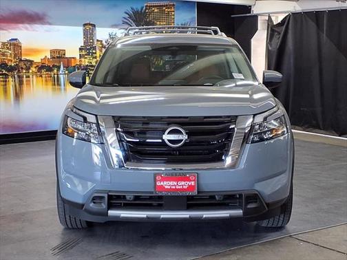2025 Nissan Pathfinder Platinum FWD