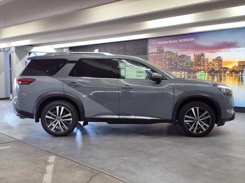 2025 Nissan Pathfinder Platinum FWD