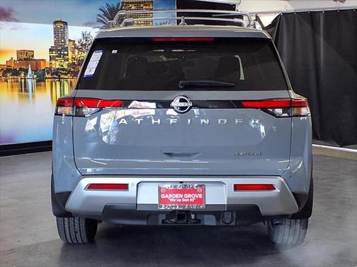 2025 Nissan Pathfinder Platinum FWD