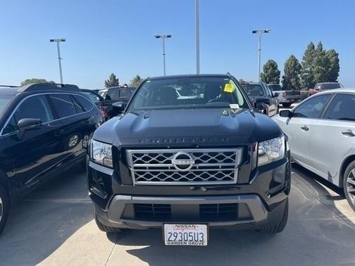 2023 Nissan Frontier SV