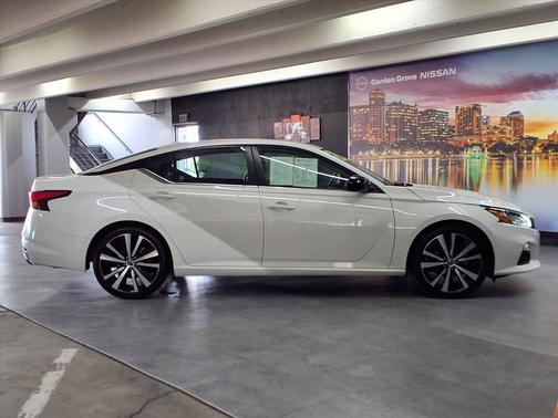 2022 Nissan Altima SR FWD