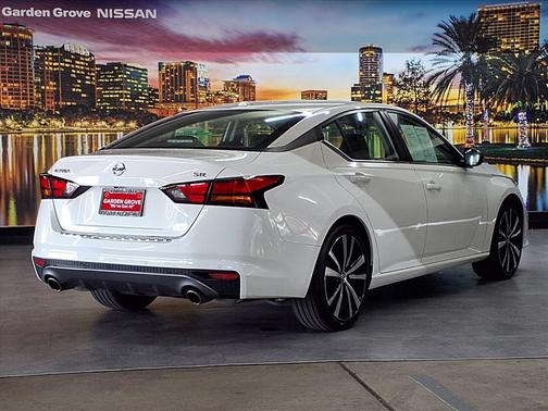 2022 Nissan Altima SR FWD