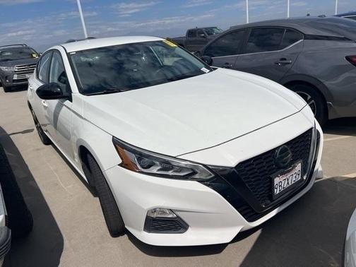 2022 Nissan Altima SR FWD