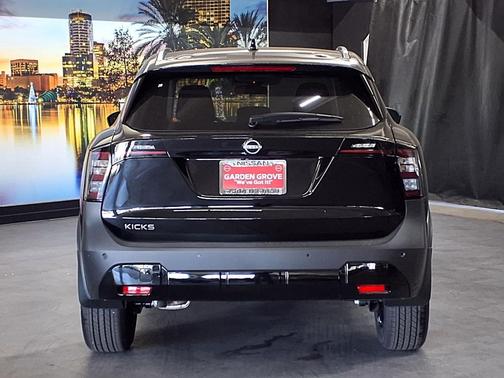Super Black 2026 Nissan Kicks SV