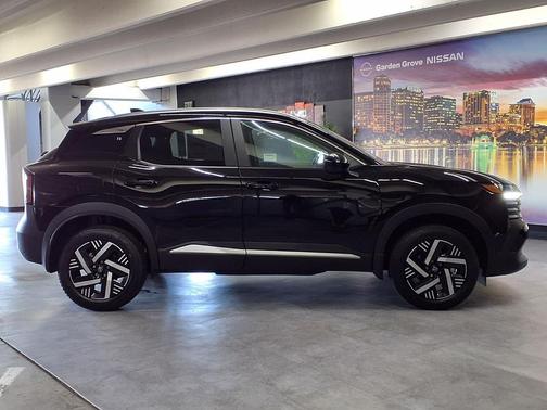 Super Black 2026 Nissan Kicks SV