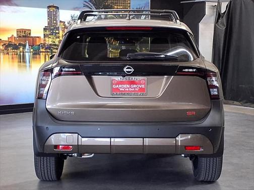2025 Nissan Kicks SR