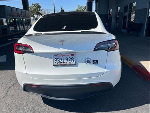 Pearl White Multi-Coat 2022 Tesla Model Y Long Range Dual Motor All-Wheel Drive