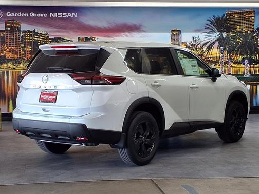 Everest White Pearl Tricoat 2026 Nissan Rogue SV