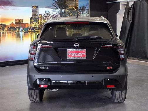 2025 Nissan Kicks SR