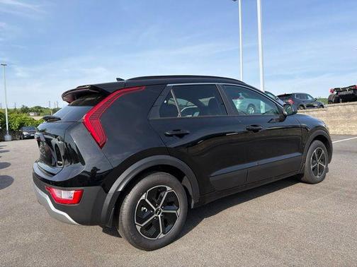 Aurora Black Pearl 2026 Kia Niro LX