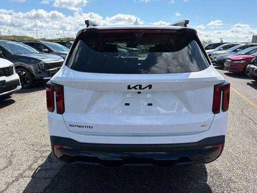 Glacial White Pearl 2027 Kia Telluride S