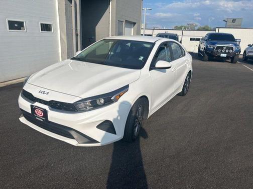 Snow White Pearl 2023 Kia Forte LXS