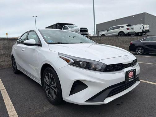 Snow White Pearl 2023 Kia Forte LXS