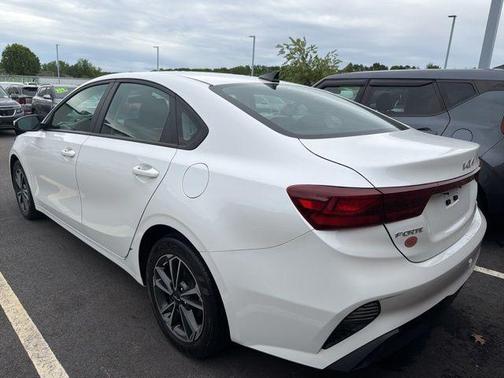 Snow White Pearl 2023 Kia Forte LXS